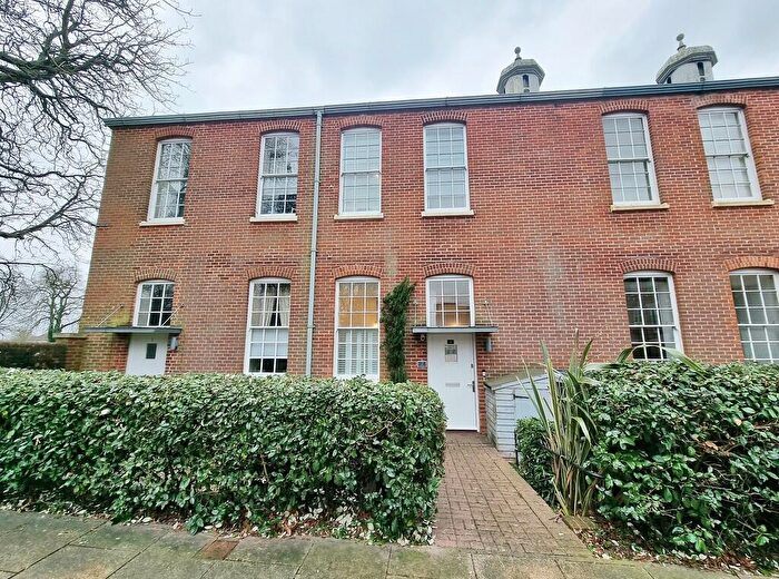 3 Bedroom Terraced House For Sale In Knowle Avenue, Knowle, PO17