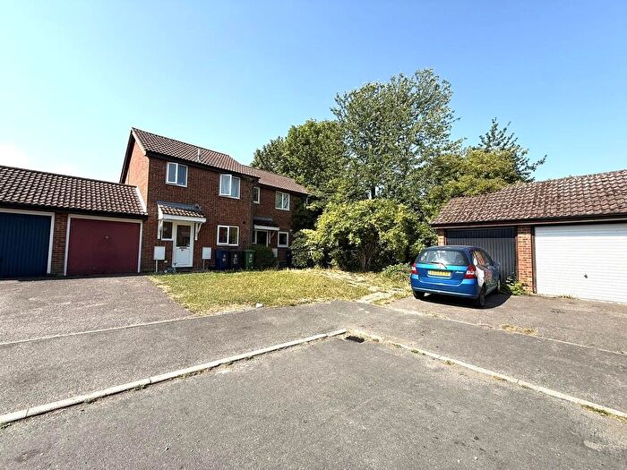 2 Bedroom Terraced House For Sale In Violet Close, Cambridge, CB1