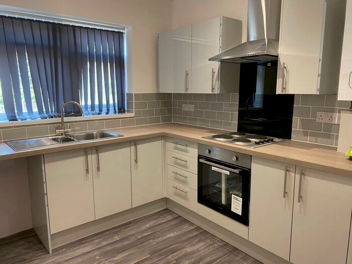 3 Bedroom Apartment To Rent In Ash Grove, Manchester, M14