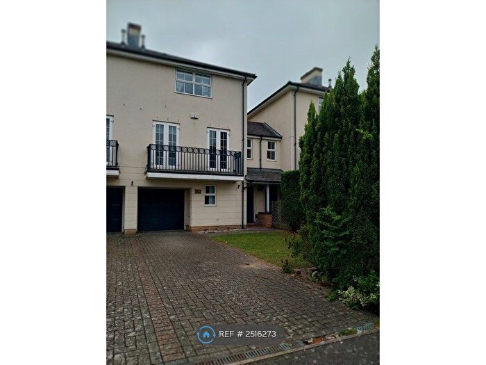 4 Bedroom Semi-Detached House To Rent In Fennel Close, Rochester, ME1