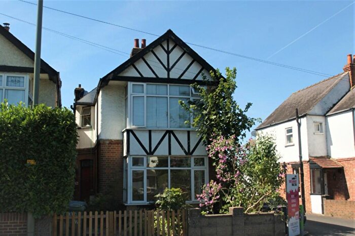 1 Bedroom Maisonette To Rent In Terrace Road, Walton-On-Thames, Surrey, KT12