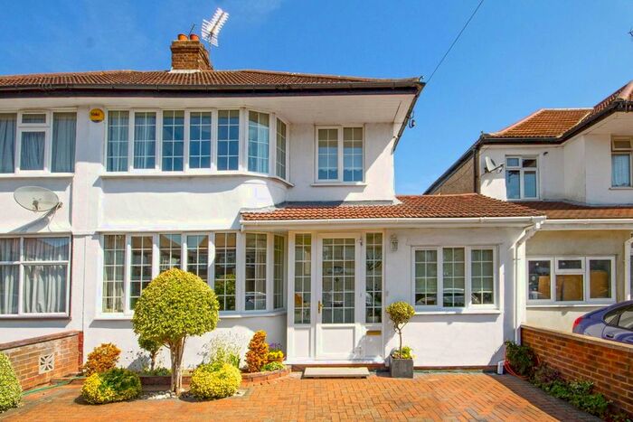 4 Bedroom Property To Rent In Colwyn Avenue, Perivale, Greenford, UB6