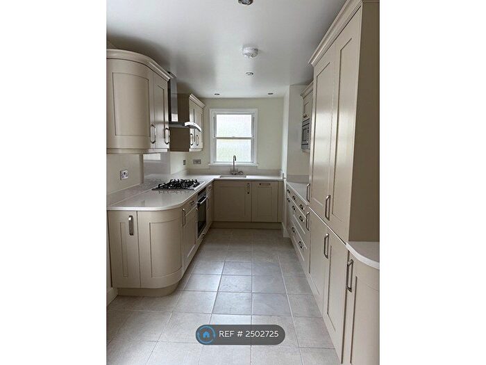 2 Bedroom Maisonette To Rent In Crimsworth Road, London, SW8