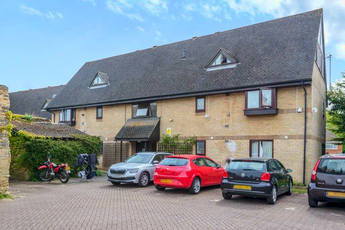 2 Bedroom Apartment To Rent In Reynard Court, Bicester, OX26