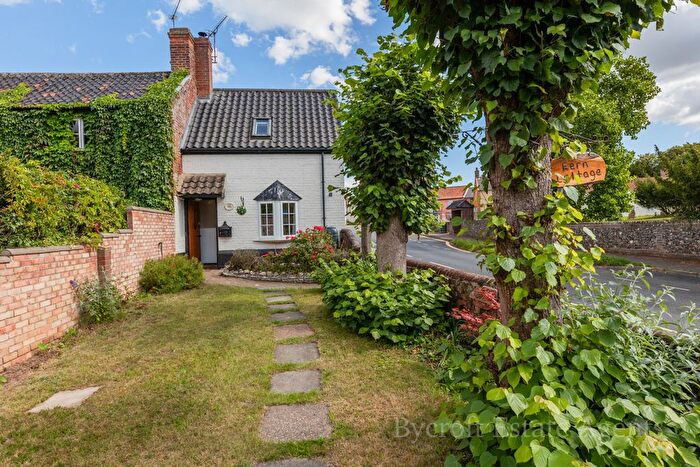 2 Bedroom Cottage For Sale In Norwich Road, Ludham, NR29