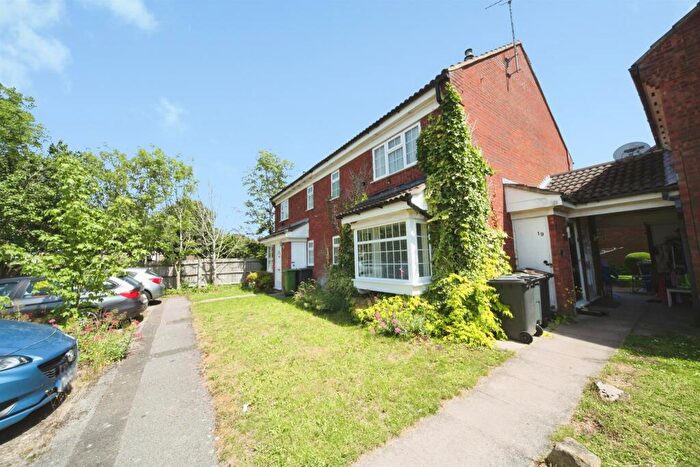 1 Bedroom Cluster House For Sale In Howard Close, Luton, LU3