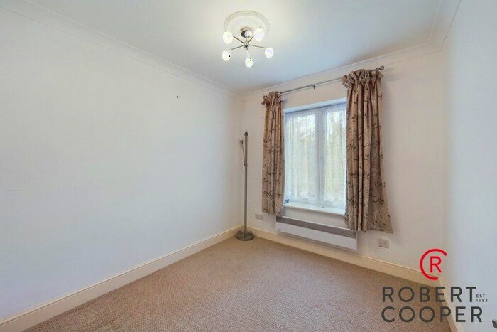 2 Bedroom Apartment For Sale In Winslow Close, Pinner, HA5