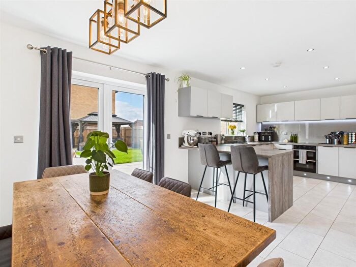 5 Bedroom Detached House For Sale In Plumpton Crescent, Castleford, WF10