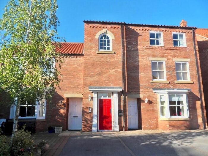 2 Bedroom Flat To Rent In Wilkinsons Court, Easingwold, York, YO61