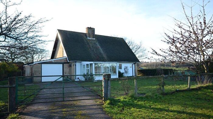 3 Bedroom Detached House To Rent In Priory Drive, Beech Hill, Reading, RG7