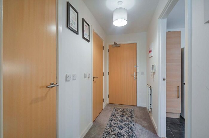 1 Bedroom Flat For Sale In Headstone Drive, Harrow, HA1