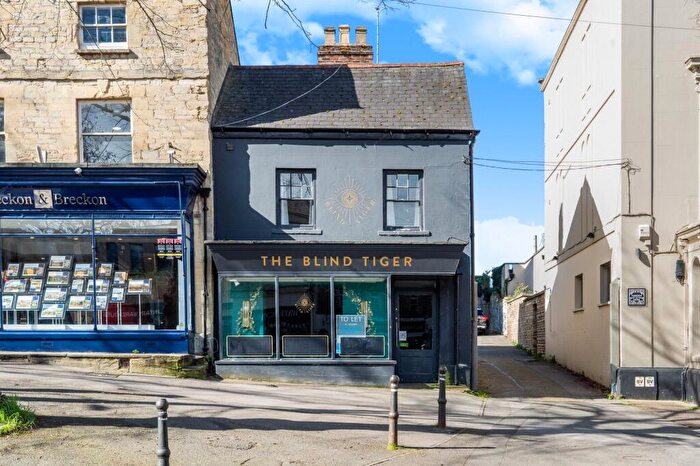 3 Bedroom Property For Sale In Market Square, Witney, OX28