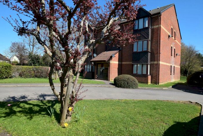 Studio To Rent In Maypole Road, Taplow, Maidenhead, SL6