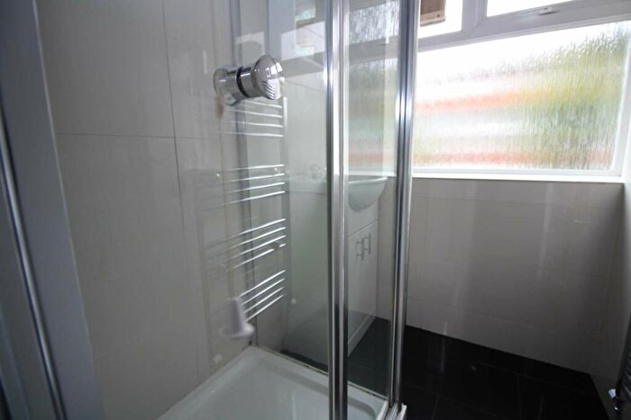 4 Bedroom House To Rent In Olney Road, Kennington, London, SE17