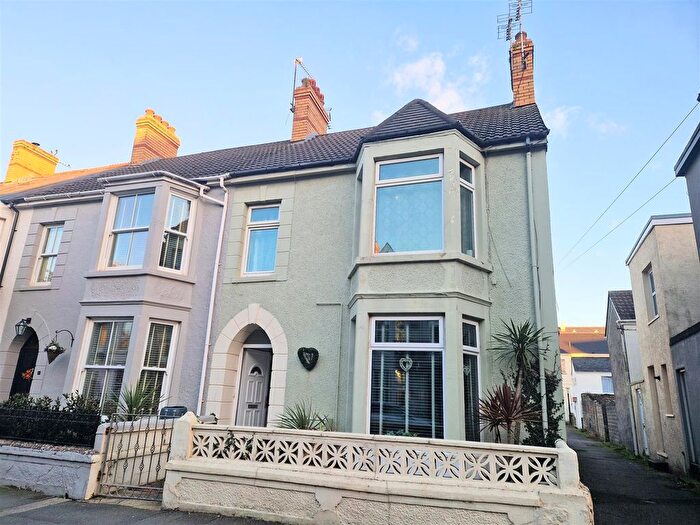 1 Bedroom Flat For Sale In Mary Street, Porthcawl, CF36