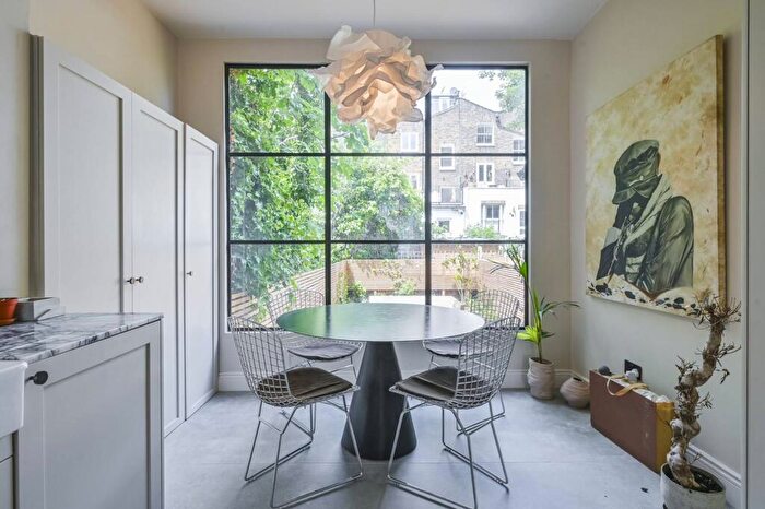 3 Bedroom Terraced House To Rent In Huntingdon Street, Islington, London, N1