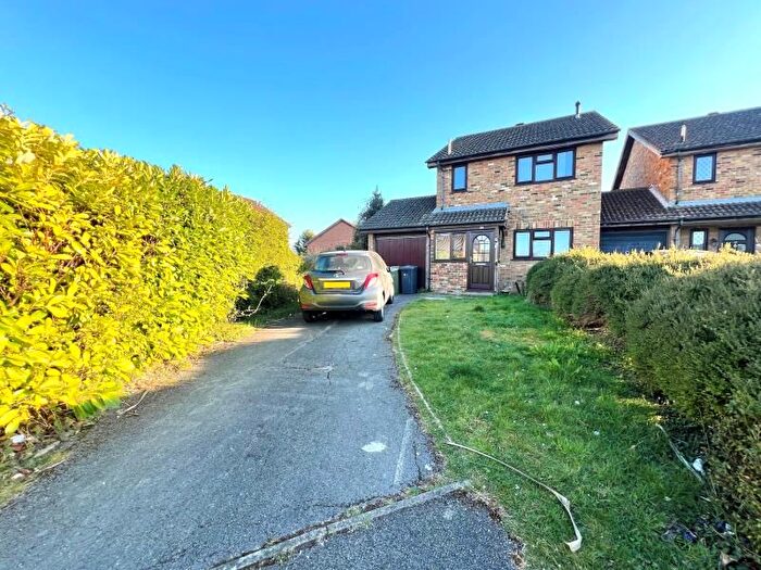 3 Bedroom Property To Rent In Woodger Close, Merrow, GU4