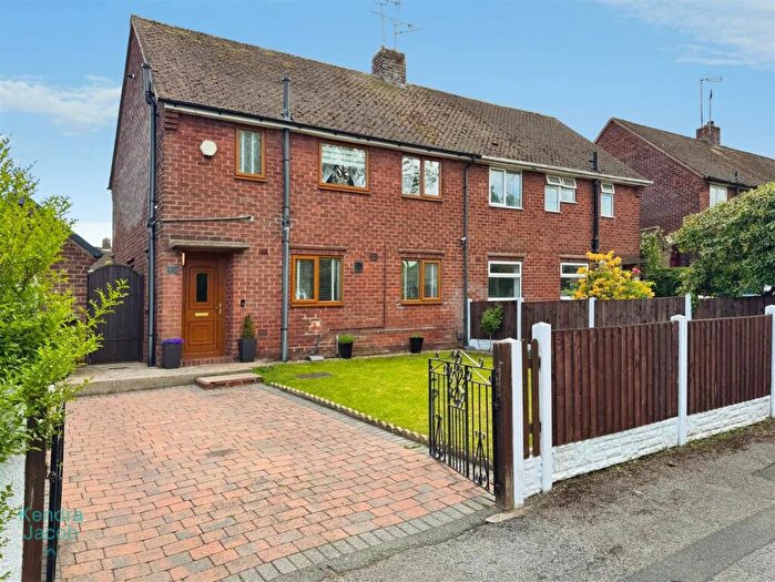 3 Bedroom Semi-Detached House For Sale In Masefield Place, Worksop, S81