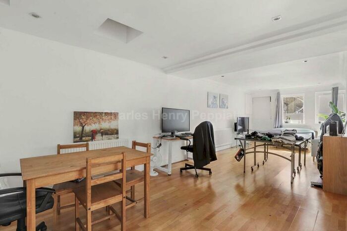 2 Bedroom Apartment To Rent In Parkway, Camden Town, NW1