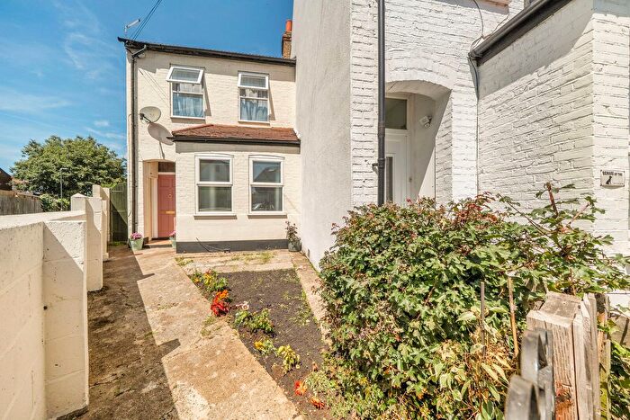 1 Bedroom Maisonette For Sale In Lilian Road, Streatham Vale, London, SW16