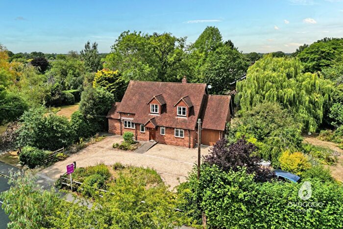 3 Bedroom Detached House For Sale In School Road, Hurst, Berkshire, RG10