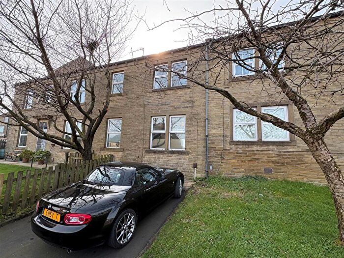 2 Bedroom Town House For Sale In Albert Crescent, Queensbury, Bradford, BD13