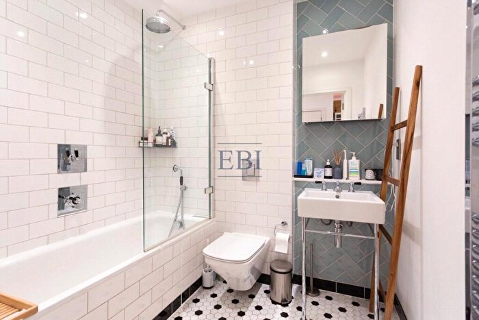 2 Bedroom Apartment For Sale In Rosewood Building, Shoreditch Exchange, Gorsuch Place, Hoxton, E2