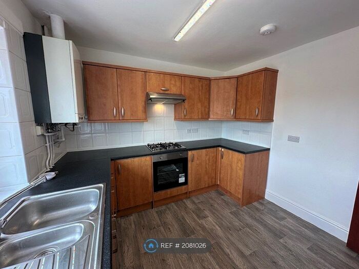 2 Bedroom Flat To Rent In Kingsfield Road, Biddulph, Stoke-On-Trent, ST8