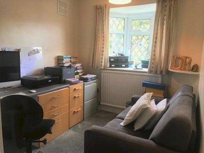 3 Bedroom Detached House To Rent In Edenfield Gardens, Worcester Park, KT4