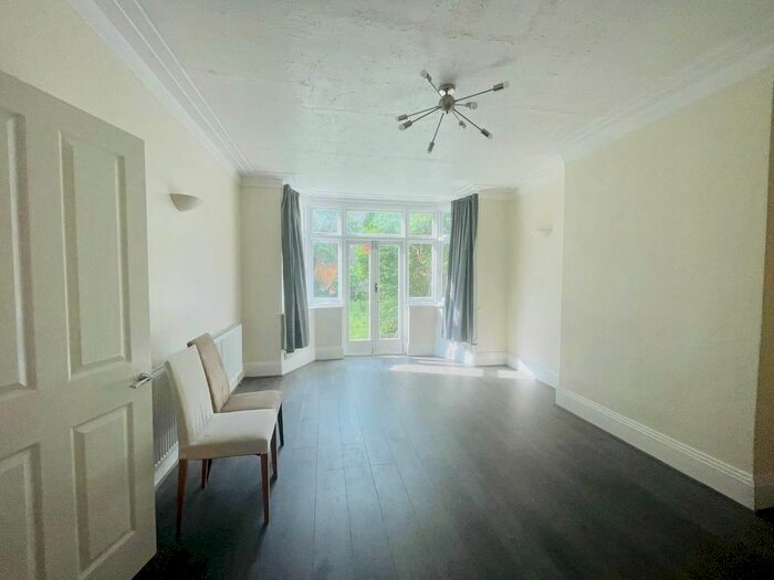 4 Bedroom Semi-Detached House To Rent In Golden Manor, London, W7