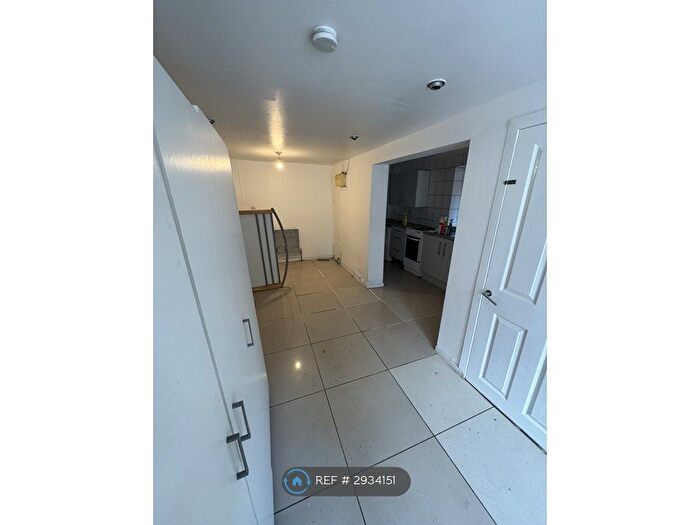 Studio To Rent In Whitehouse, Purfleet, RM19