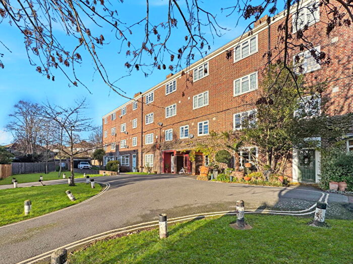2 Bedroom Flat For Sale In Melford Road, London, SE22