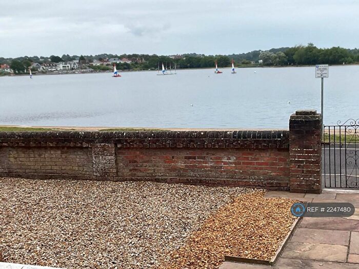 2 Bedroom Flat To Rent In Park Lake Road, Poole, BH15