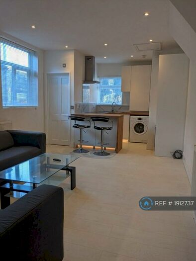 2 Bedroom Flat To Rent In Albert Road, London, E10