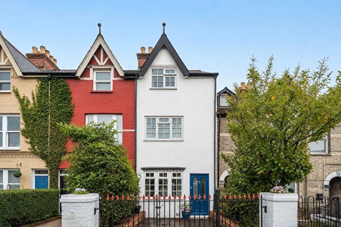 3 Bedroom Terraced House For Sale In London Road, High Wycombe, Buckinghamshire, HP11