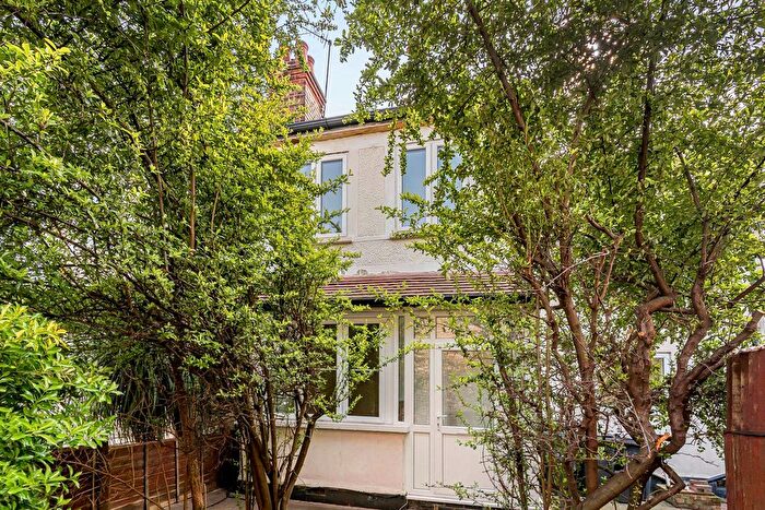 3 Bedroom Semi Detached House For Sale In Gilsland Road, Thornton Heath, CR7