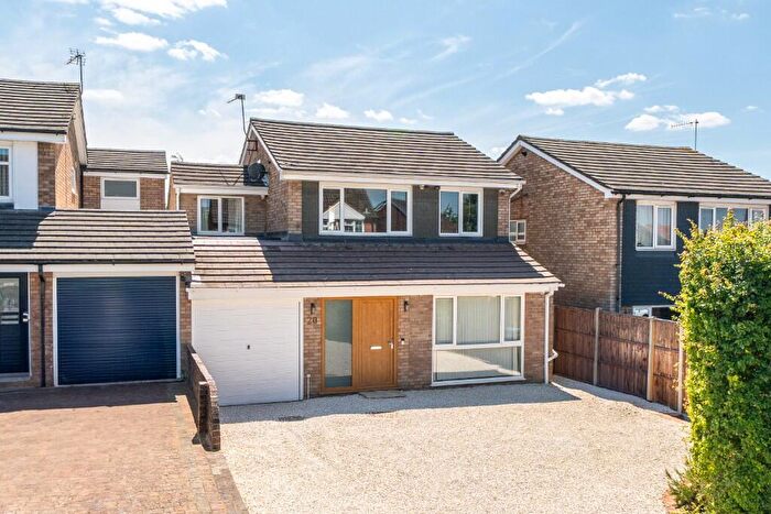 5 Bedroom Link Detached House For Sale In Tannsfield Drive, Hemel Hempstead, Hertfordshire, HP2