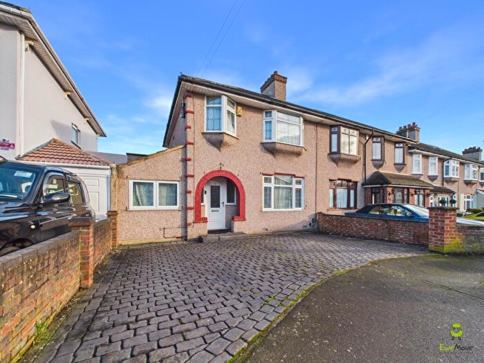 4 Bedroom Semi Detached House For Sale In Preston Drive, Bexleyheath, Kent, DA7