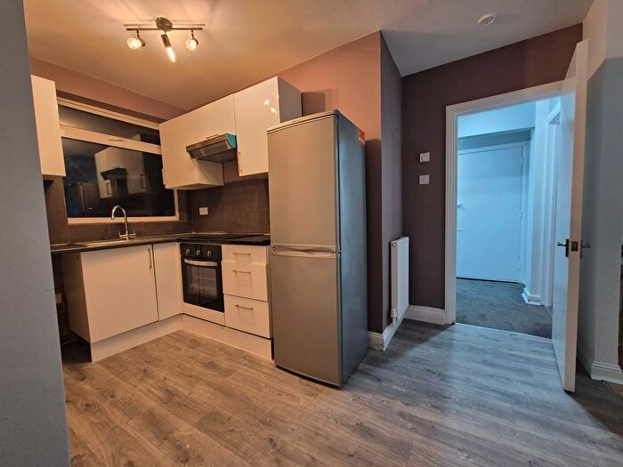 2 Bedroom Flat To Rent In Villiers Road, London, NW2