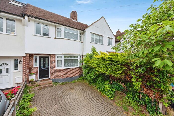 3 Bedroom House For Sale In Caverleigh Way, Worcester Park, KT4