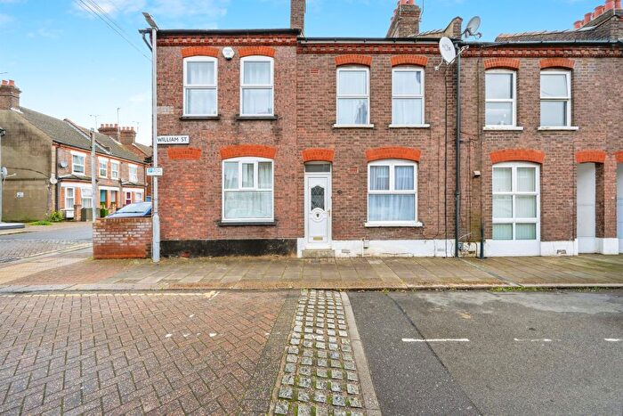 3 Bedroom Terraced House For Sale In William Street, Luton, LU2