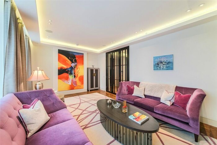 3 Bedroom Flat For Sale In Portland Place, Marylebone, W1B