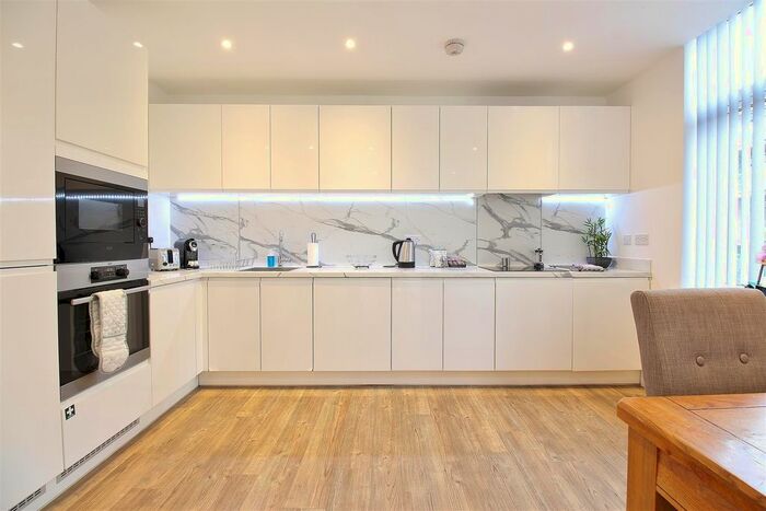 2 Bedroom Flat To Rent In Frazer Nash Close, Isleworth, TW7