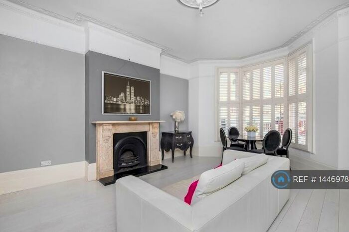 2 Bedroom Flat To Rent In Queens Road, London, SE14