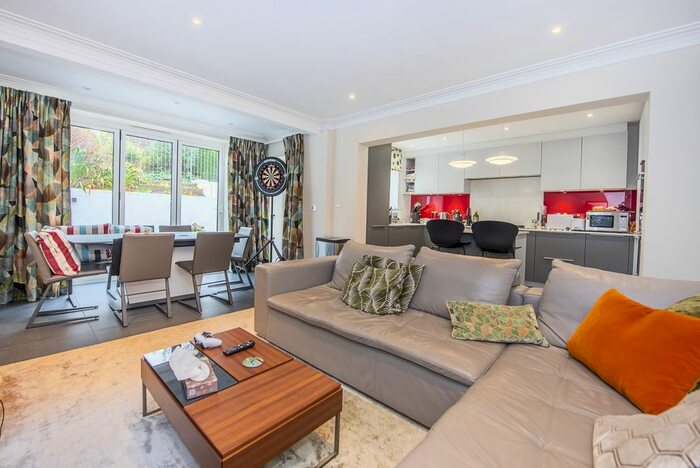 3 Bedroom Flat To Rent In Marlborough Road, Richmond, TW10