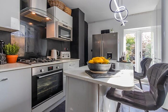 3 Bedroom Terraced House For Sale In Bendrick Road, Barry, CF63