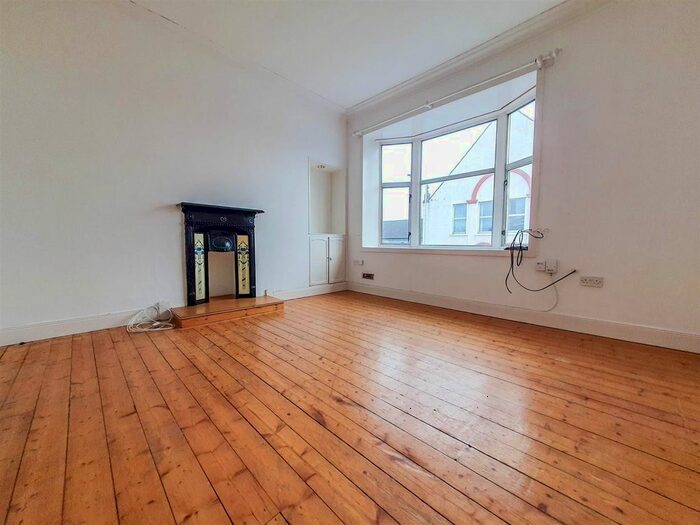 2 Bedroom Maisonette To Rent In Wellesley Road, Methil, Leven, KY8