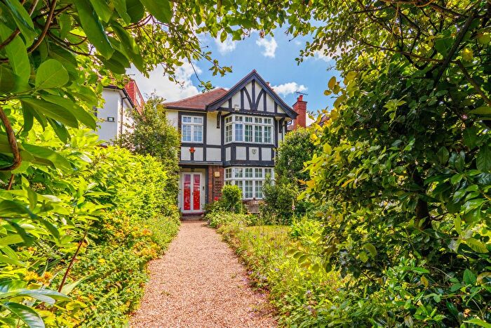 4 Bedroom Property For Sale In Highgate West Hill, Highgate, London, N6