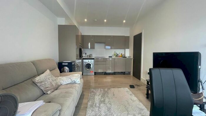 1 Bedroom Flat To Rent In Clarendon Road, Watford, WD17