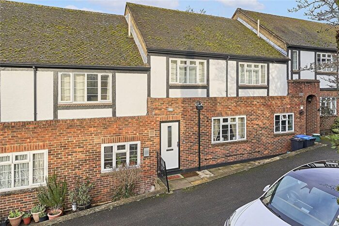 2 Bedroom Flat For Sale In Arlington Lodge, Monument Hill, Weybridge, Surrey, KT13